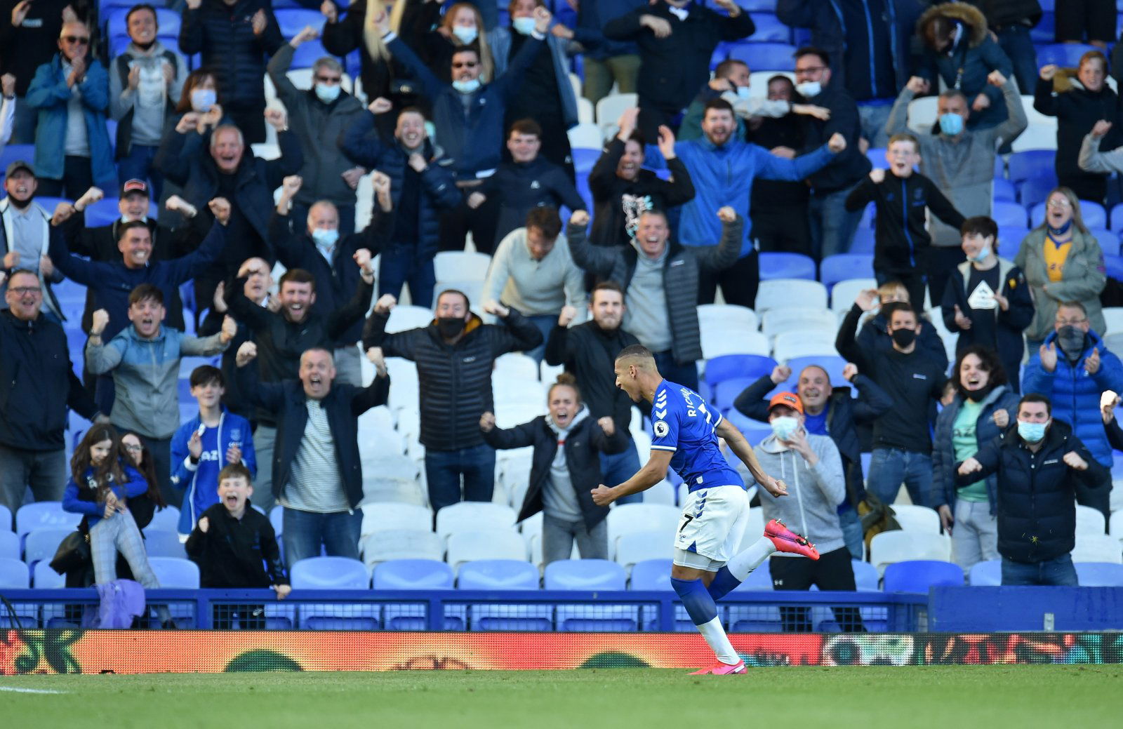 Exclusive: Pundit says losing top players could see Everton slip into relegation battle - Everton News