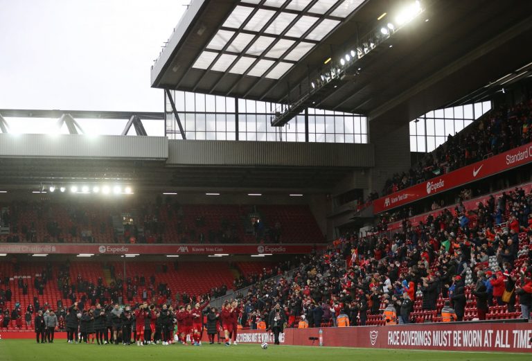 liverpool-players-fans-anfield