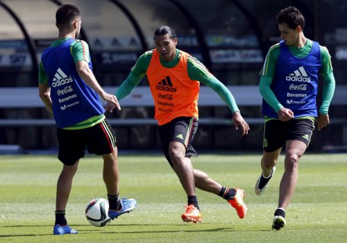 carlos-pena-training-with-mexico