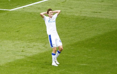matthew-hoppe-in-action-for-schalke