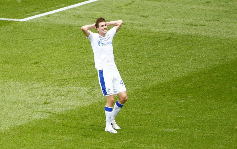 matthew-hoppe-in-action-for-schalke