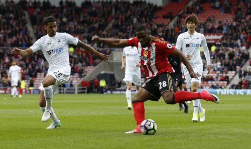 victor-anichebe-shoots-for-sunderland