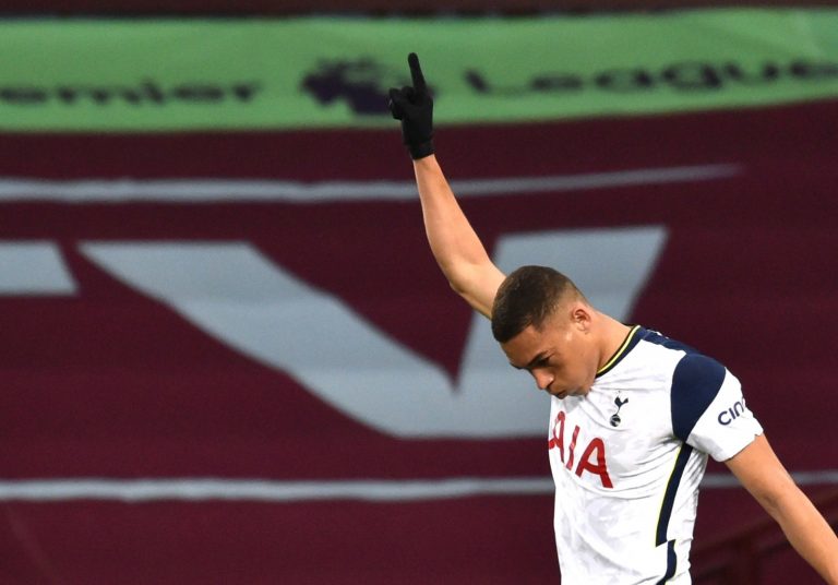 Journalist says Carlos Vinicius would be an interesting signing for Wolves