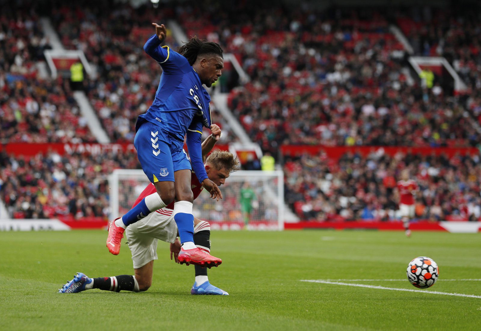 Everton: Fans slam Alex Iwobi’s display v Man Utd -Everton News