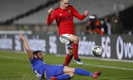 alex-grimaldo-in-action-benfica