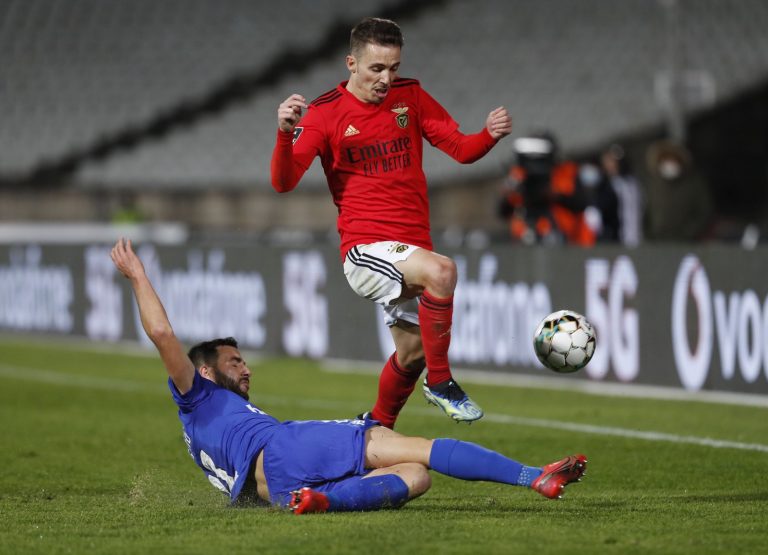 alex-grimaldo-in-action-benfica