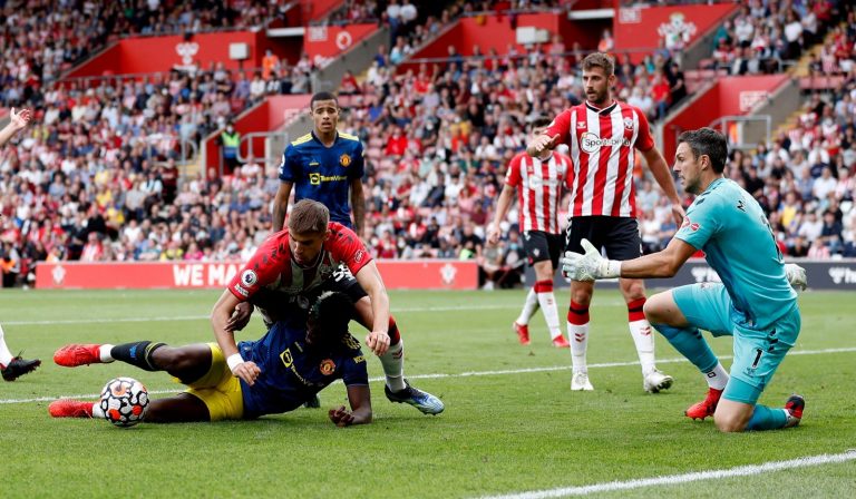 Southampton: Fans rage at Alex McCarthy contract