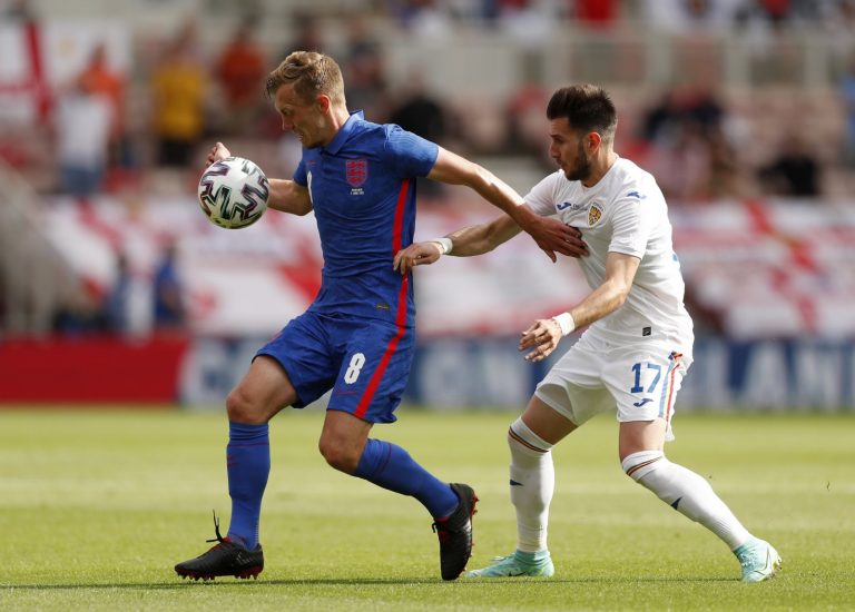 james-ward-prowse-playing-for-england-vs-romania