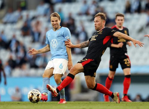 scott-arfield-in-action-vs-malmo