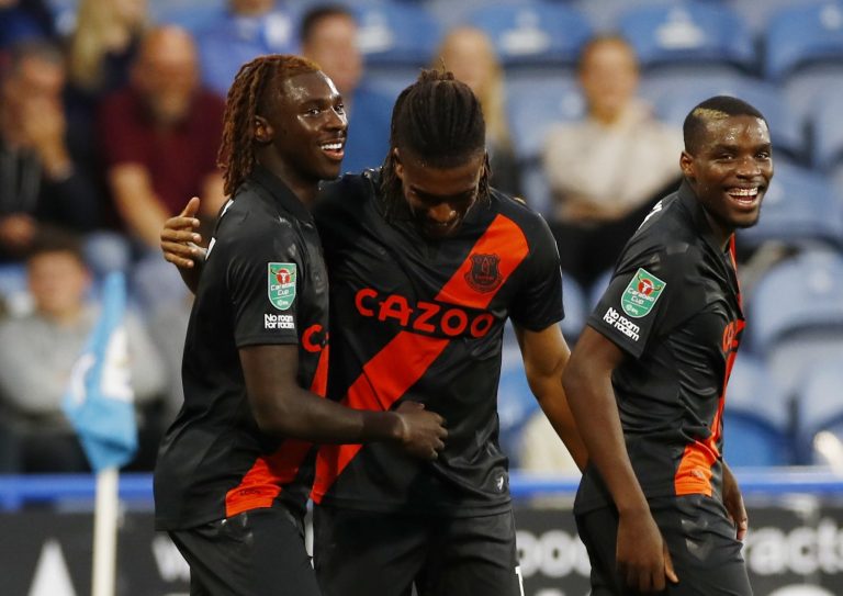 Everton: Niels Nkounkou is in ‘advanced discussions’ to join Saint-Etienne