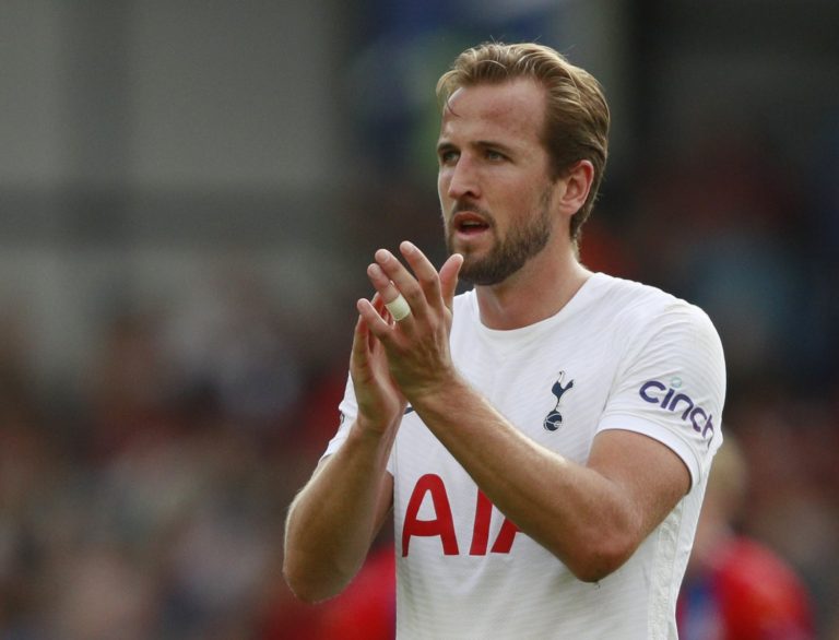 Harry Kane clapping Tottenham Hotspur supporters