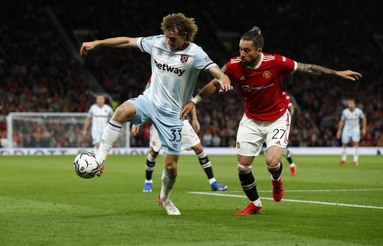 Manchester United: Fans slam Alex Telles display
