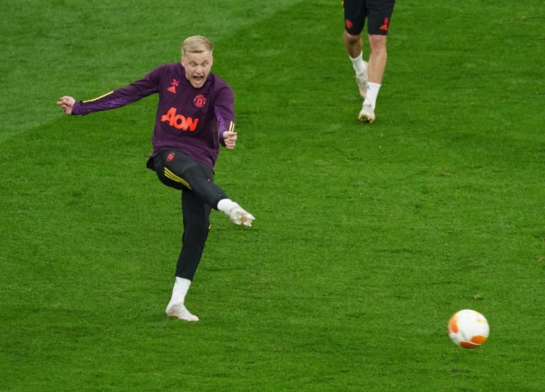 Everton: Fans buzzing over Donny van de Beek transfer news