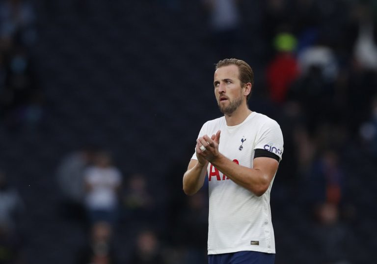 Harry Kane clapping Tottenham Hotspur fans