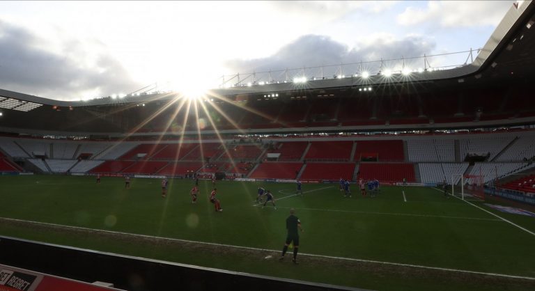 Sunderland: Fans react to Niall Huggins injury