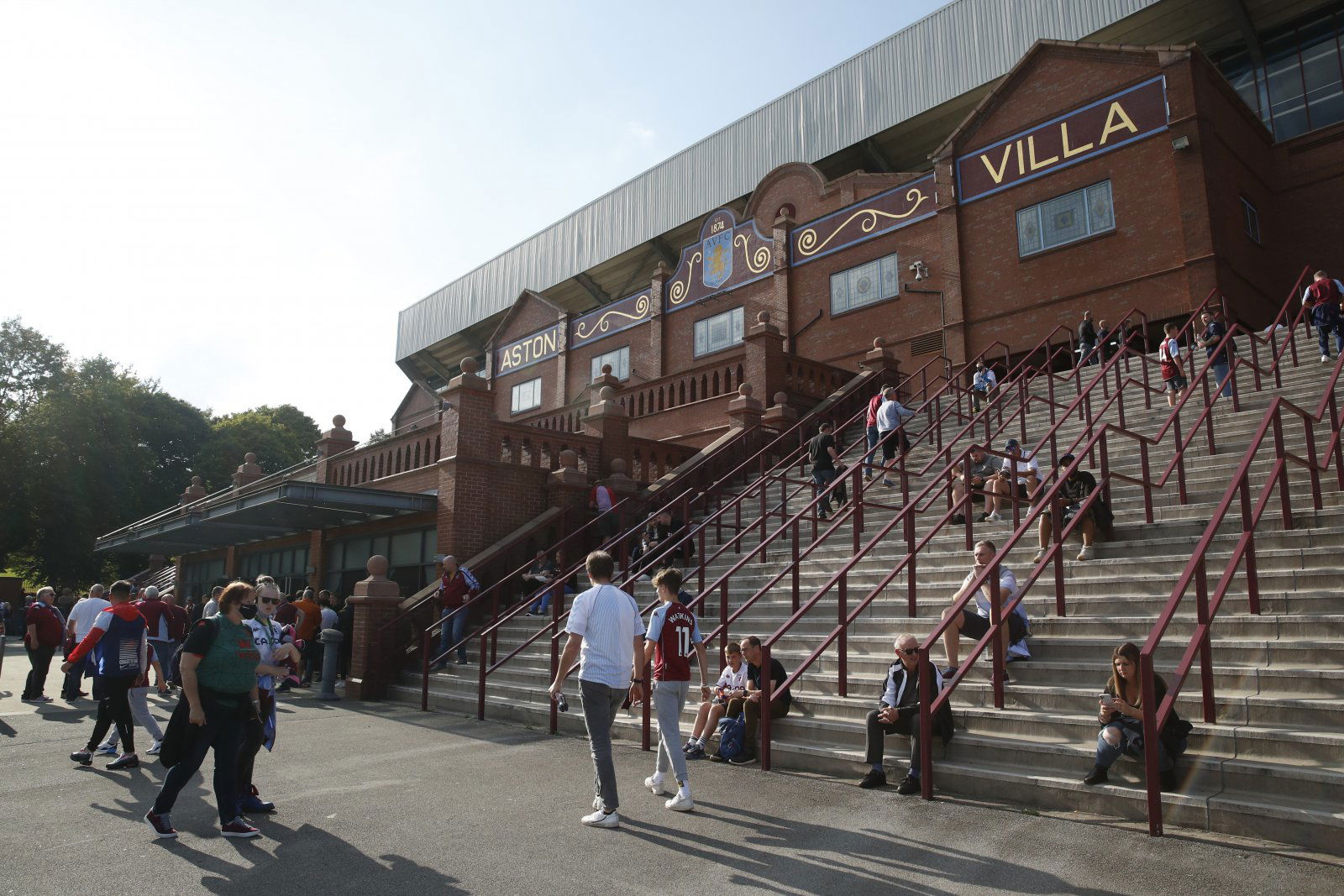 Aston Villa: Fans react to $AVL Fan Token vote -Aston Villa