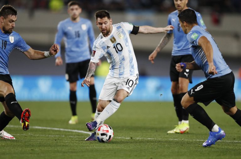 2021-10-11T001147Z_1652036674_HP1EHAB00JK2X_RTRMADP_3_SOCCER-WORLDCUP-ARG-URY-REPORT