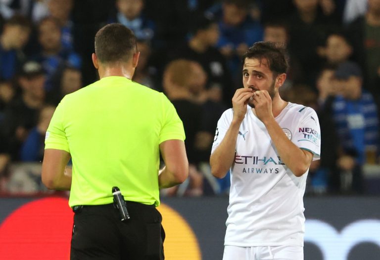 Manchester City: Fans slam referee’s first half display