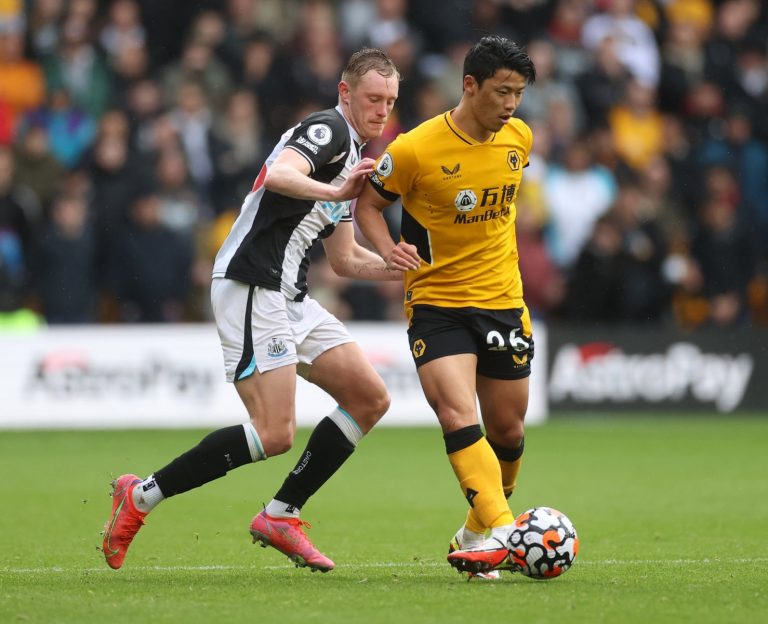 Everton: Fans rage over Sean Longstaff transfer news
