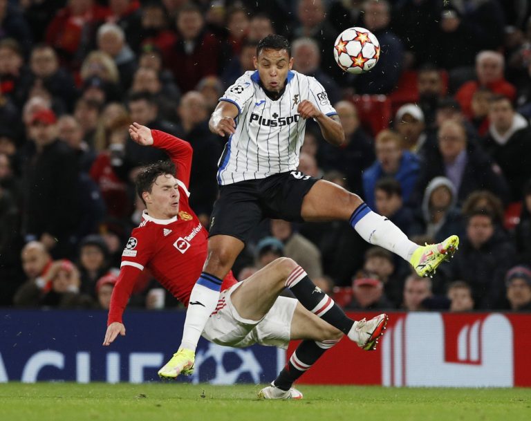 Manchester United: Fans slam Victor Lindelof’s derby display