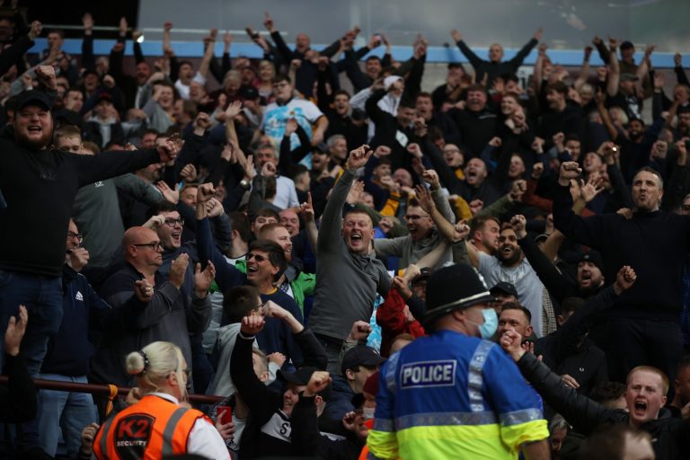 Wolverhampton Wanderers: Fans erupt over official club message