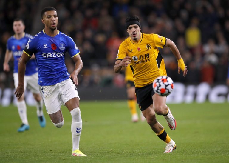 Everton: Fans flock to Mason Holgate transfer news