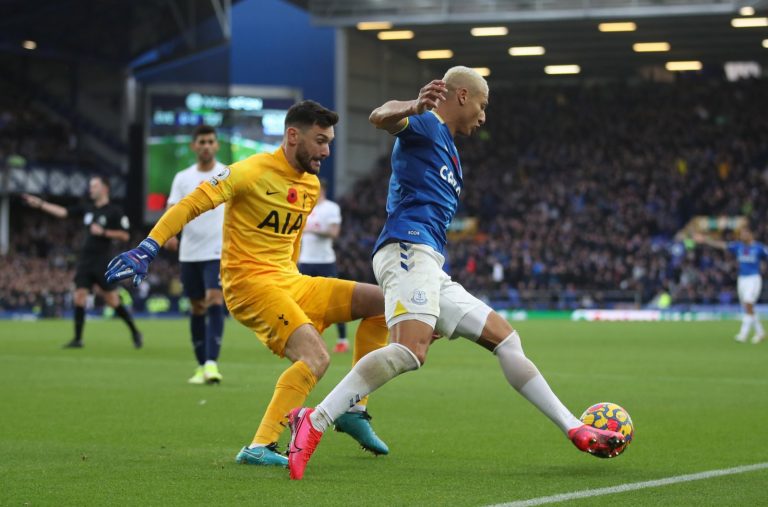 Everton: Fans react to penalty image