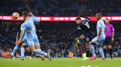 West-Ham-Irons-Premier-League-Manuel-Lanzini
