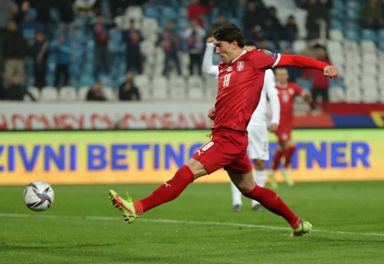 Tottenham: Spurs chiefs meet with Fiorentina over Dusan Vlahovic