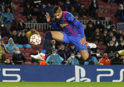 barcelona defender ronald araujo
