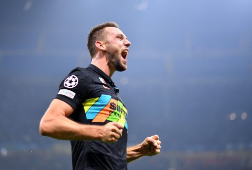 de vrij celebrates scoring for inter milan