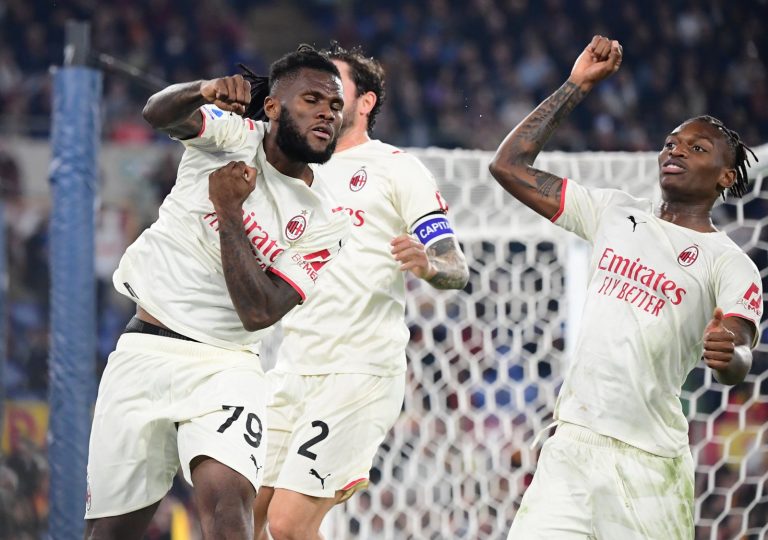 franck kessie celebrates for ac milan