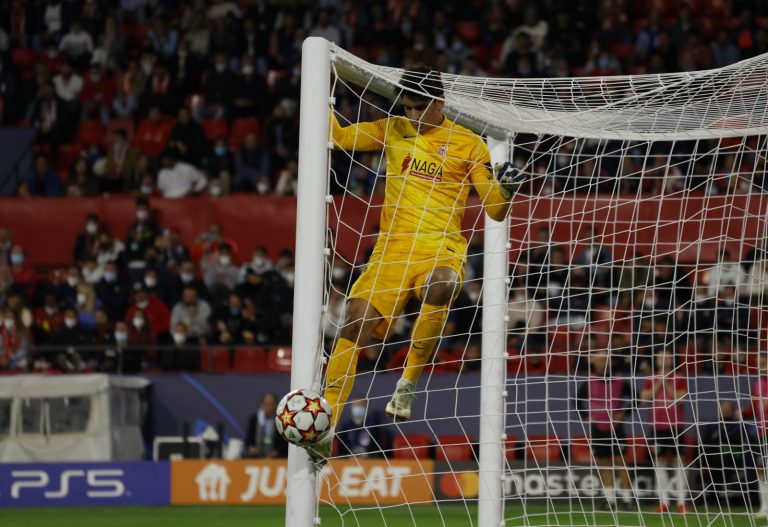 Newcastle: Sevilla’s Bono a target
