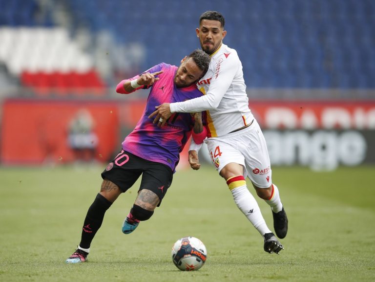 Leeds: Whites linked with Facundo Medina