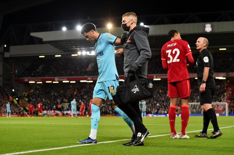 Newcastle: Noel Whelan reacts to Jamal Lewis’ injury