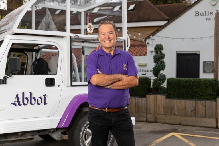 Jeff Stelling helping the nation slow down with Abbot Ale, London, 29th November 2021