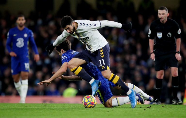 Everton: Fans slam Andre Gomes after Chelsea performance