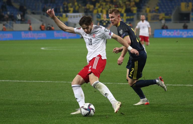 Everton: Fans erupt as update emerges on Kvaratskhelia move