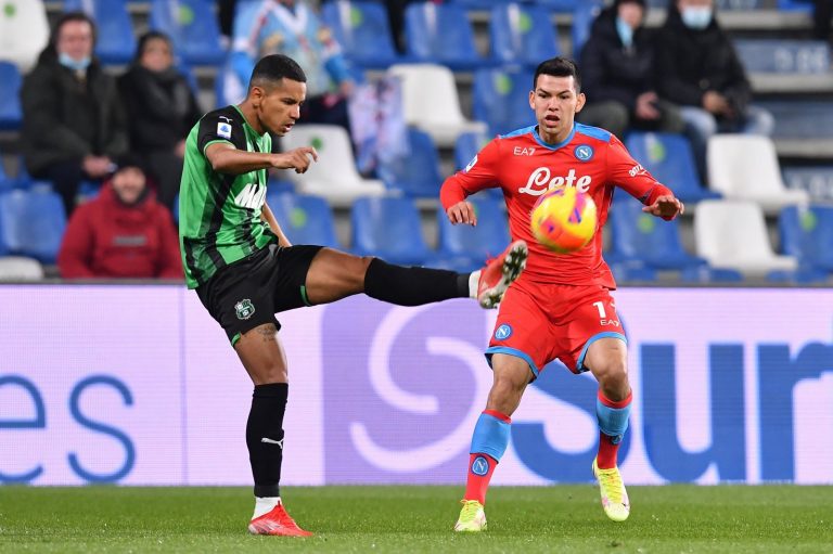 Newcastle United: Magpies in Rogerio talks