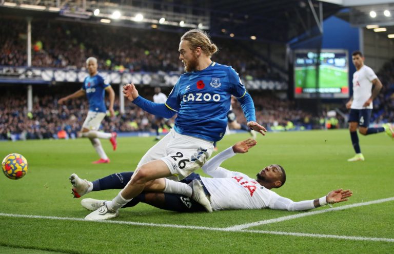 Everton: Tom Davies out until next season
