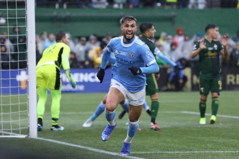 Leeds: Whites make contact over Valentin Castellanos