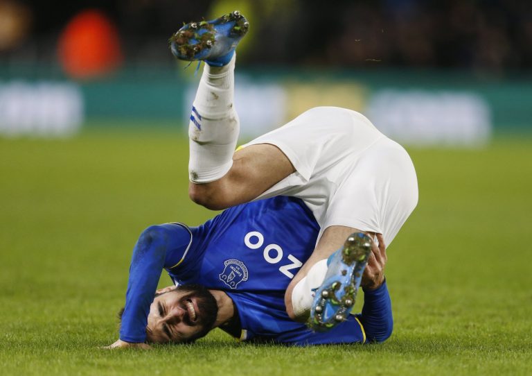 Everton: Pundit slams Andre Gomes display
