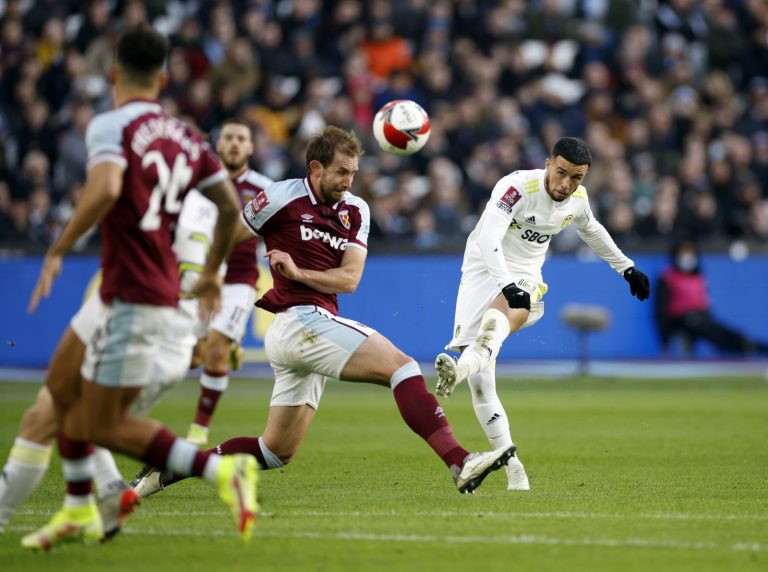 2022-01-09T142949Z_537486945_UP1EI19149NJM_RTRMADP_3_SOCCER-ENGLAND-WHU-LEE-REPORT