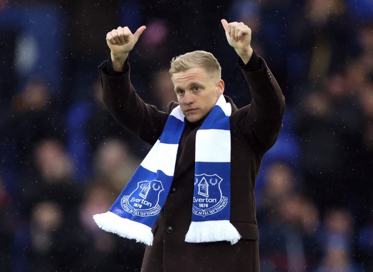 Everton: Alan Hutton praises Donny van de Beek