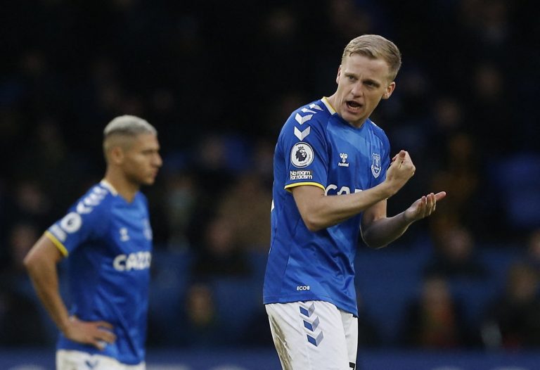 Everton: Alex McLeish makes Donny van de Beek claim