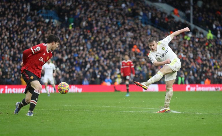 Leeds: Noel Whelan calls for Joe Gelhardt to get more game-time