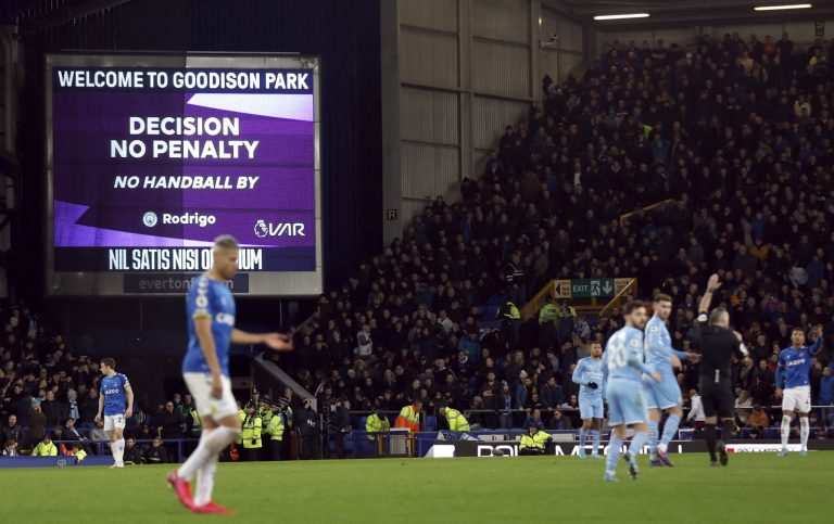 Everton: Toffees make refereeing complaint