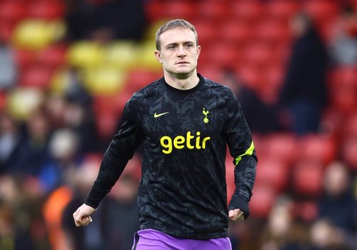 oliver skipp warms up