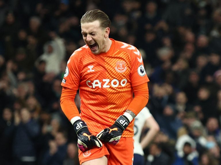 Everton: Jim White questions Jordan Pickford’s aspirations