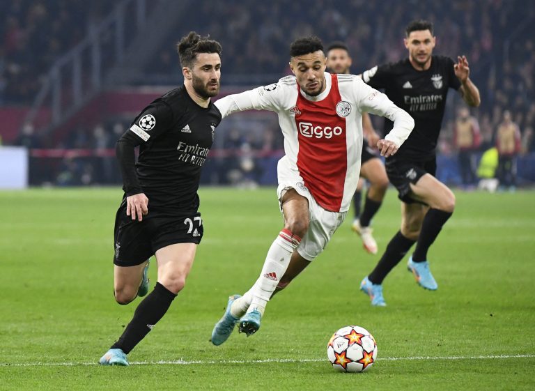Wolves: Wanderers hold Rafa Silva talks